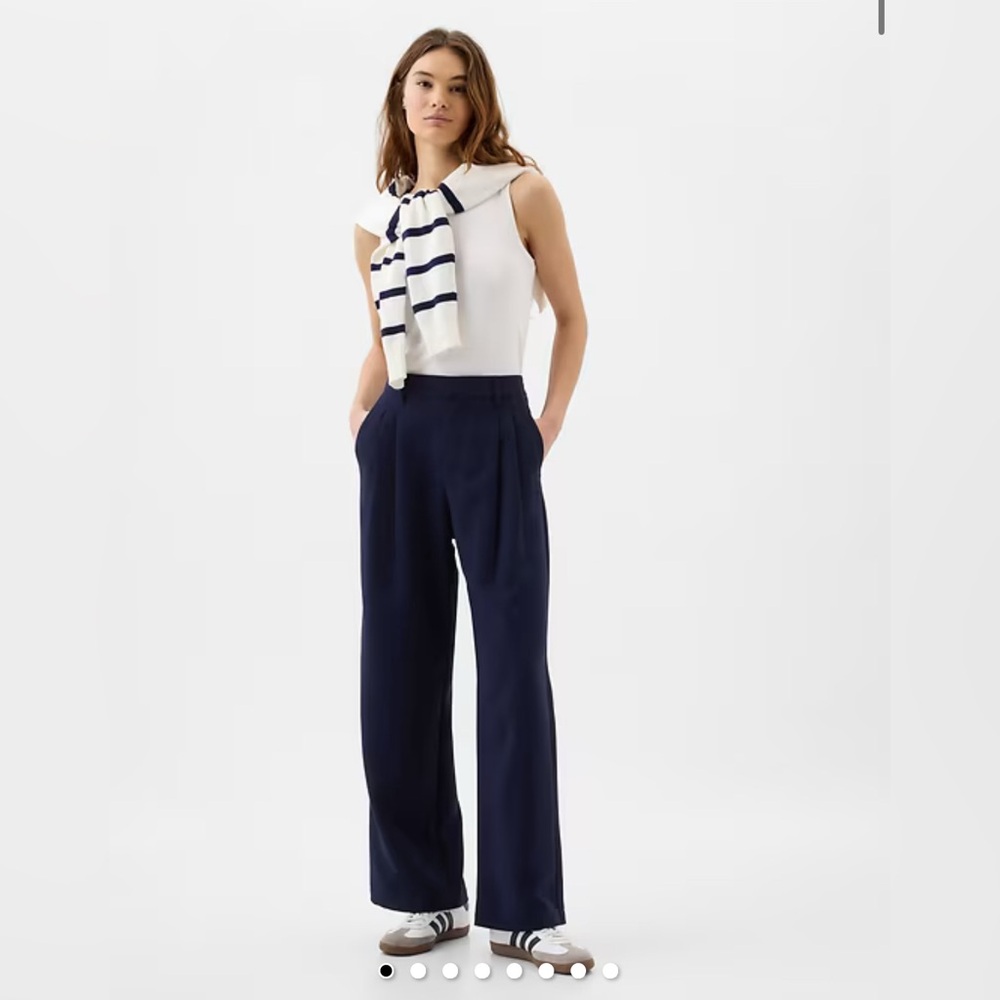 NWT Gap Easy Crepe Trousers pants Color
Navy uniform size 4 petite wide leg